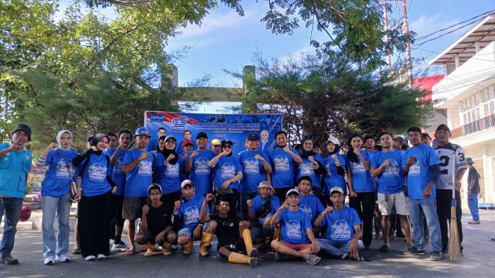 150 Kader dan Simpatisan Partai Demokrat Bersihkan Sampah di Zona Ekonomi Terpadu Ternate, 75 Kilogram Terkumpul