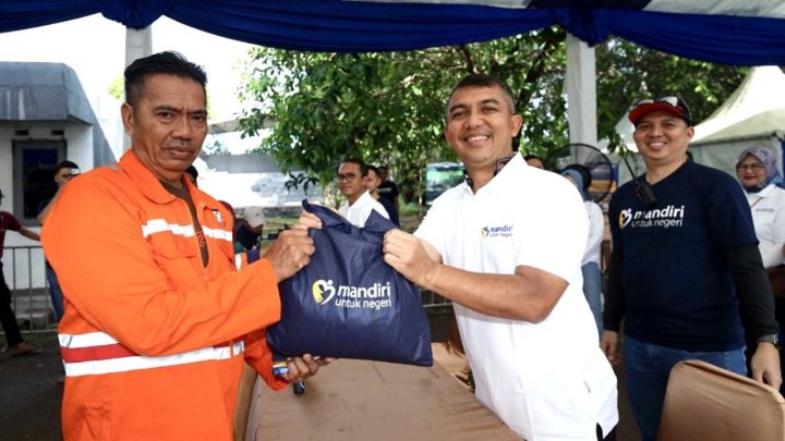 Peringati Hari Kebangkitan Nasional, Bank Mandiri Salurkan 2.800 Paket Sembako untuk Pekerja Informal di Makassar