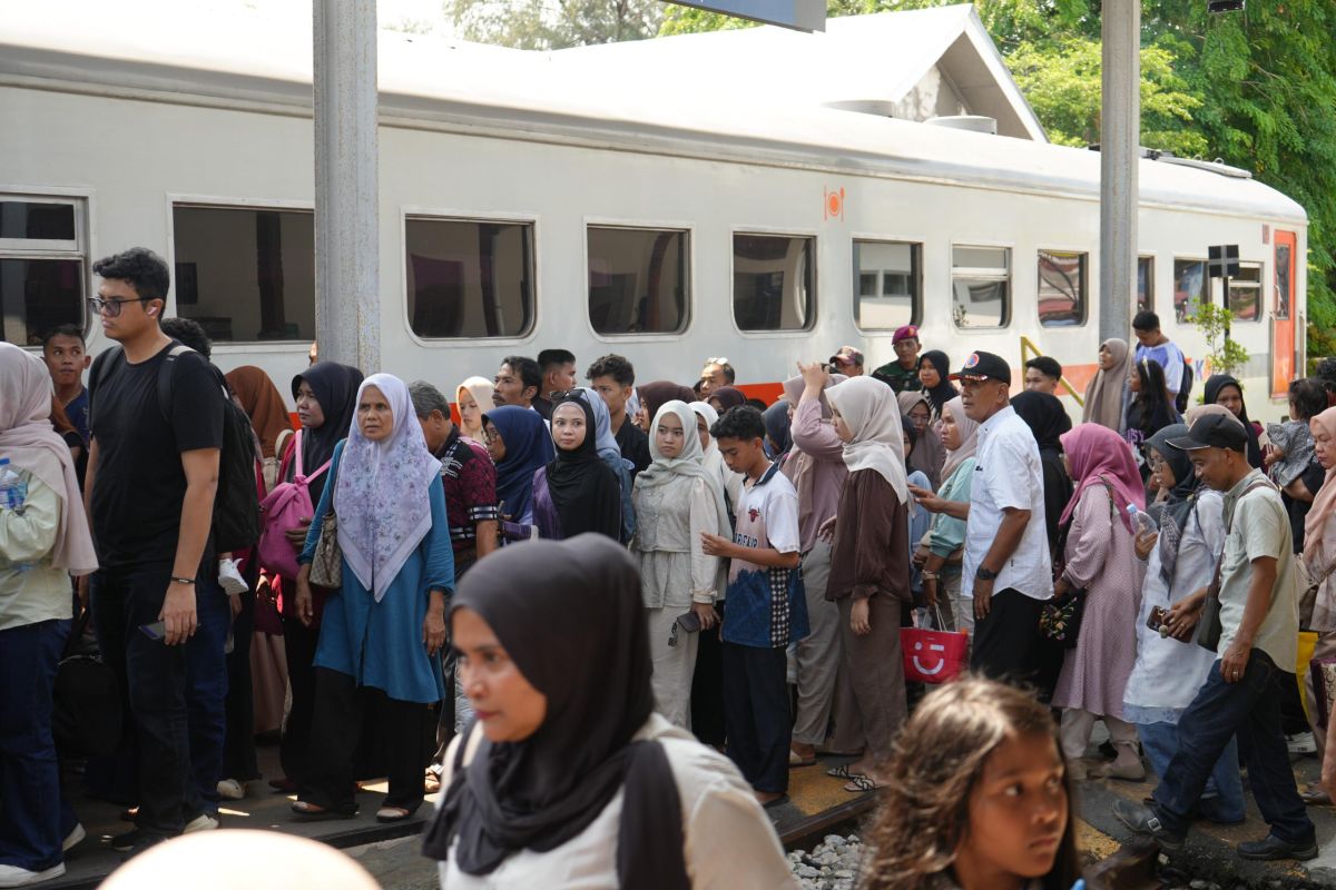 Libur Sekolah Dorong 10.283 Tiket KA Lokal Ludes dalam Sehari di Sumbar, KAI Catat Okupansi 132 Persen