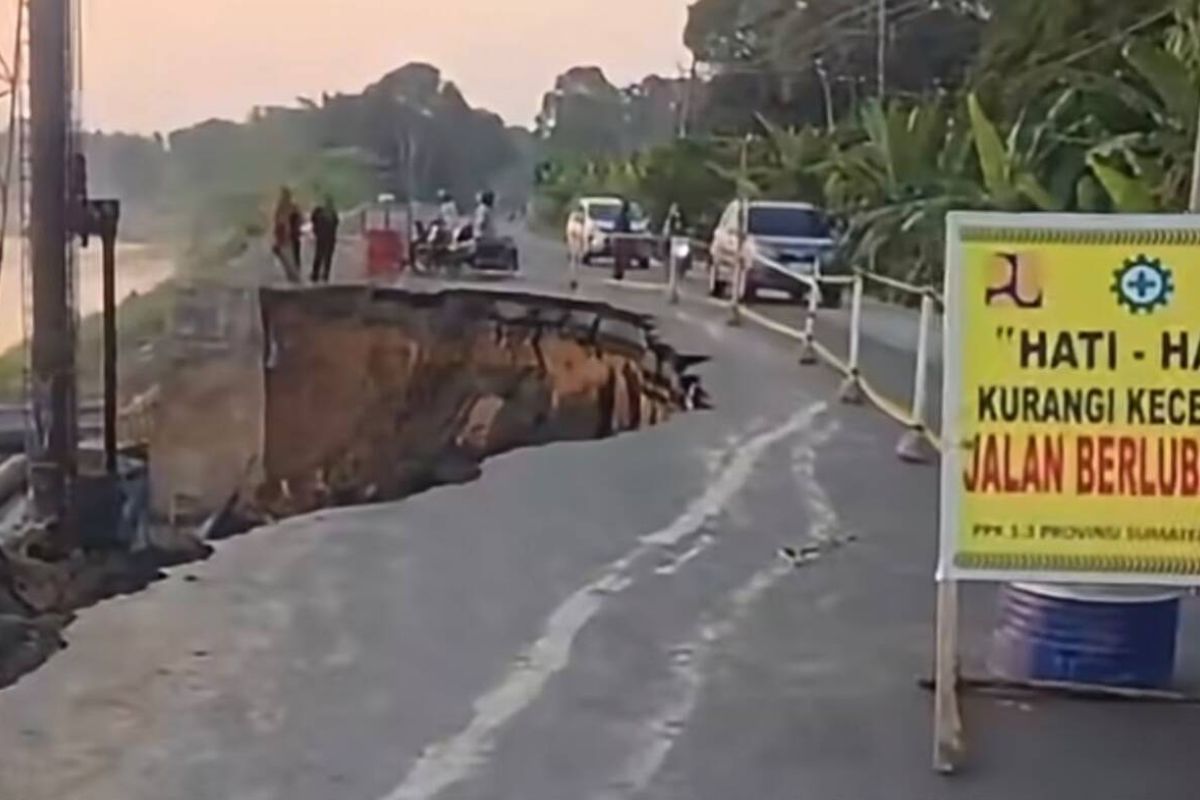 Jalan Sekayu-Lubuklinggau Longsor di Musi Banyuasin, BBPJN Pastikan Kendaraan Masih Bisa Melintas Bergantian