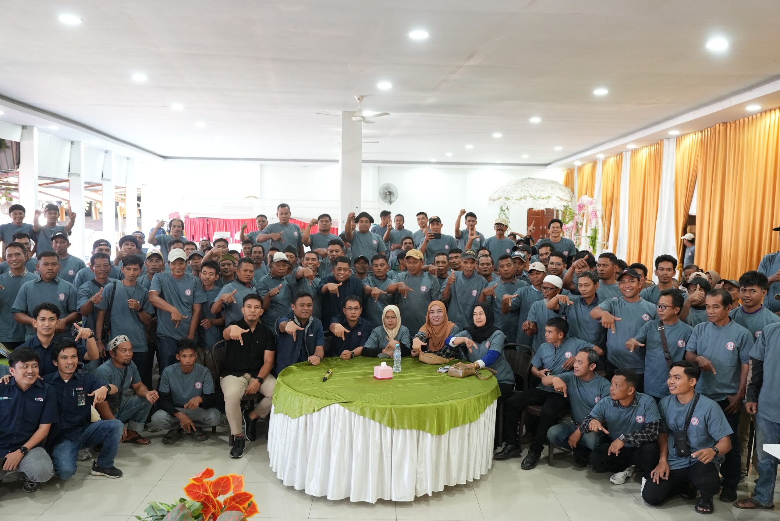 100 Tukang Bangunan di Takalar Ikuti Temu Tukang Semen Tonasa, Dirut: Mereka Mitra Strategis Kami