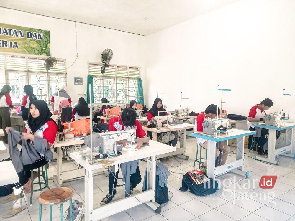 Lulusan BLK Demak Jurusan Menjahit Dijamin Langsung Kerja di PT Pinnacle Apparels, Ini Syaratnya