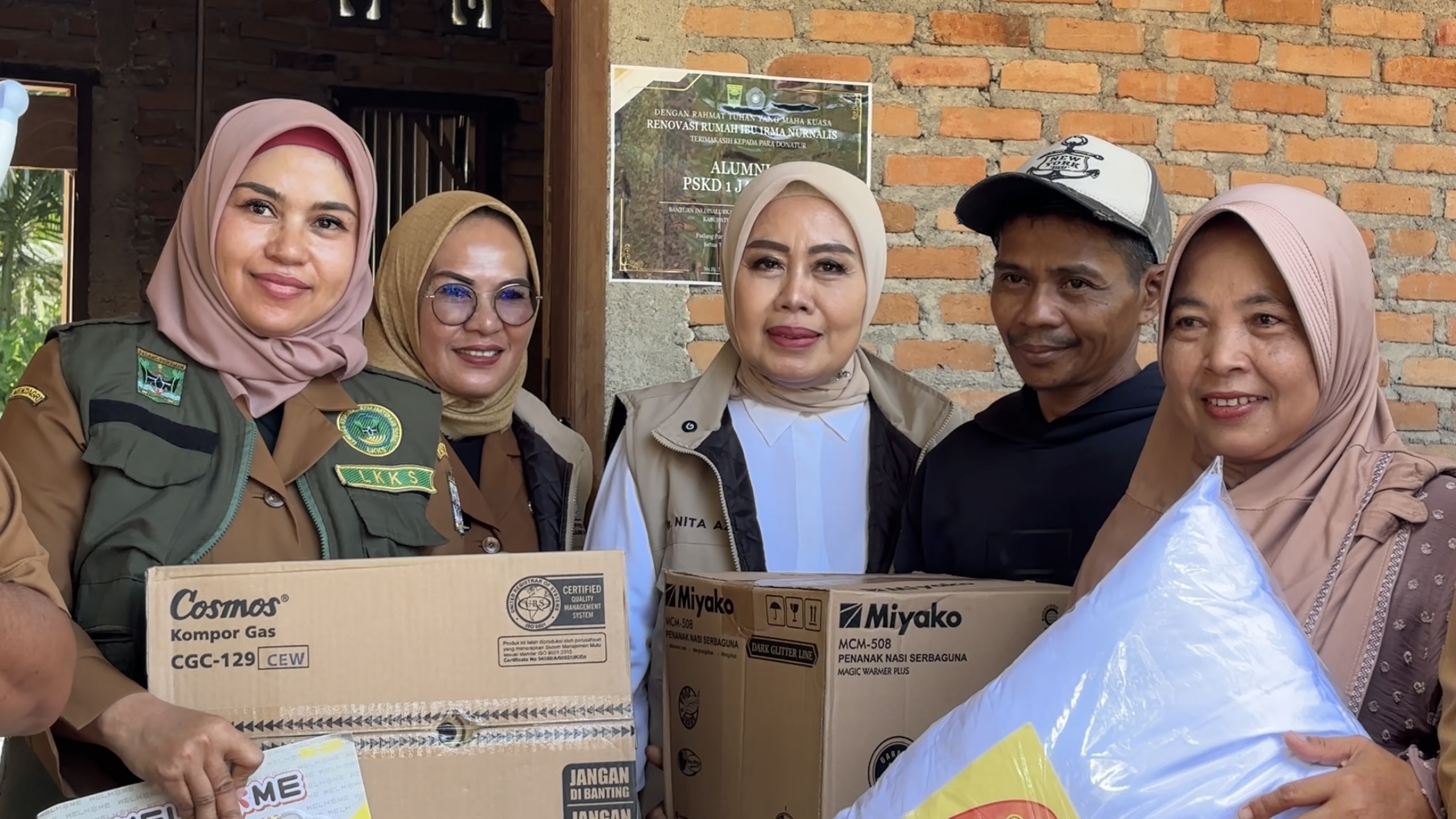 8 Tahun Tinggal di Pondok Sawah, Keluarga di Padang Pariaman Akhirnya Miliki Rumah Layak Huni Berkat Kolaborasi PKK dan Donatur