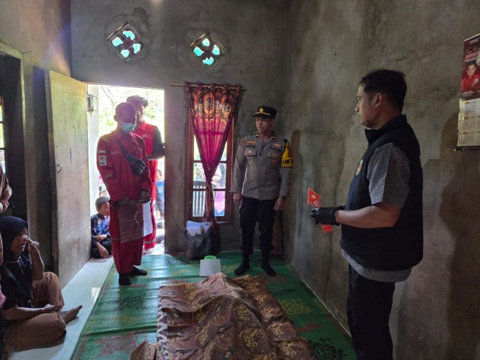 Pria Paruh Baya di Palembang Ditemukan Tewas Gantung Diri di Pohon Kapuk, Tinggalkan Surat Wasiat Berisi Permohonan Maaf