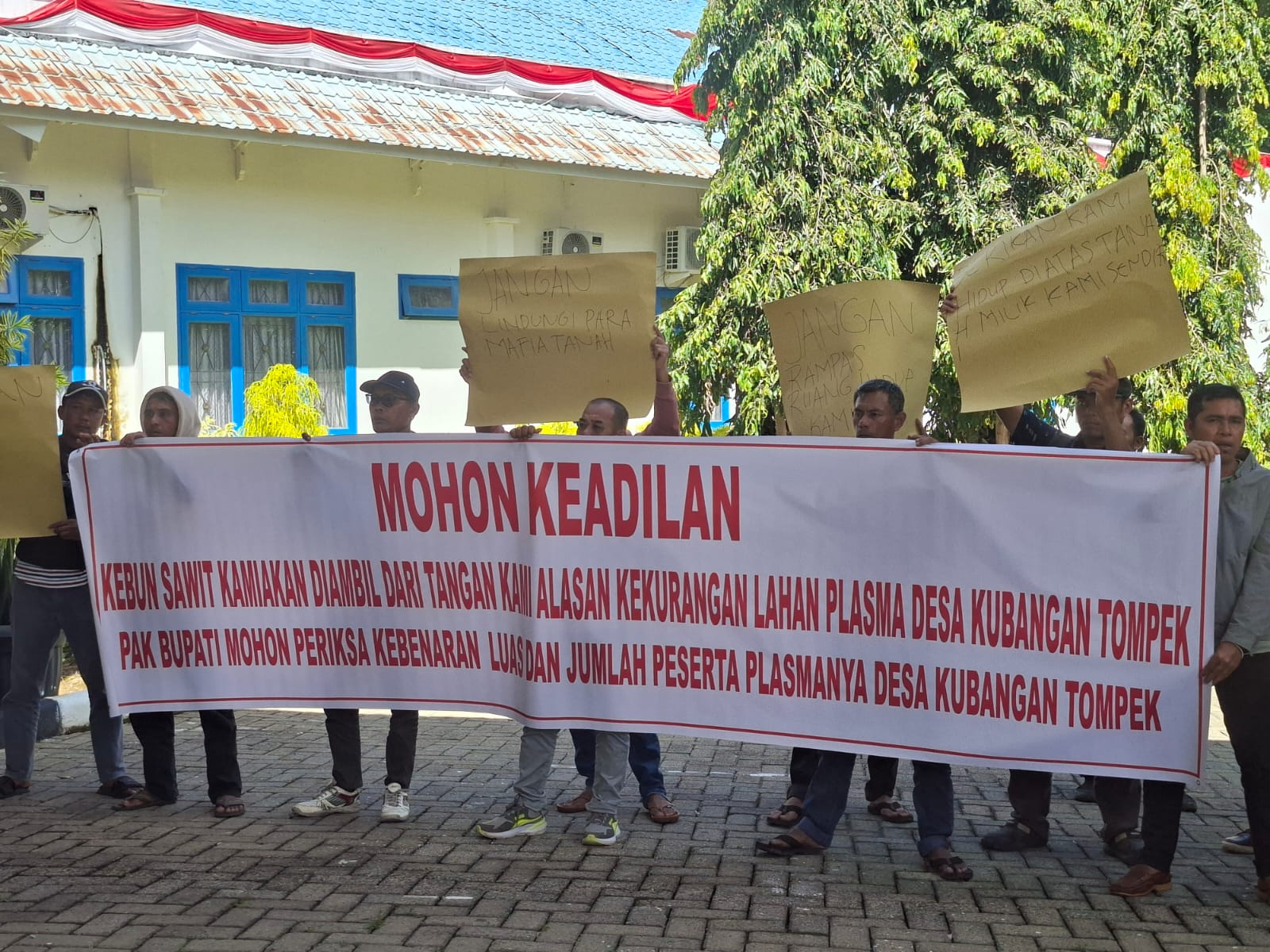 45 Warga Kubangan Tompek Madina Protes Lahan Sawit Diklaim Kebun Plasma Koperasi Telaga Tujuh