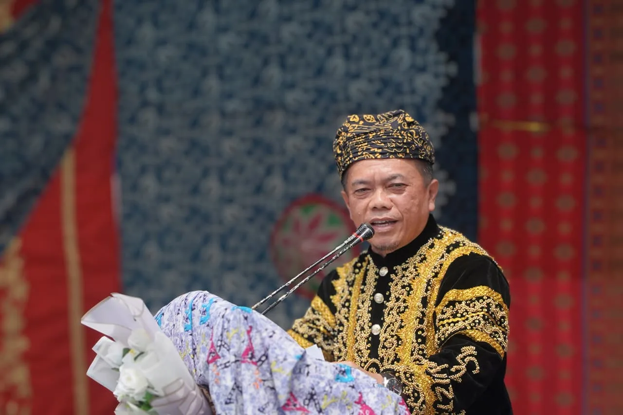 Gubernur Jambi Al Haris Dianugerahi Gelar Adat Depati Amanah Negroi Tanoh Sunge Pnoh di Kenduri Sko Enam Luhah Sungai Penuh
