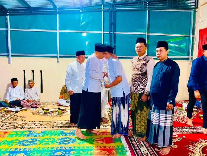 Bupati Bengkulu Tengah Serahkan Akta Kematian Saat Takziah Malam Ketiga di Ujung Karang, Ini Program Bersahabat