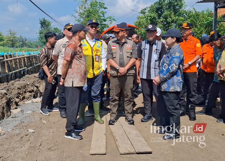 Banjir Semarang Akibat Tanggul Sungai Plumbon Jebol: Pemerintah Siapkan Huntara dan Pelebaran Sungai untuk 1.252 Jiwa Terdampak