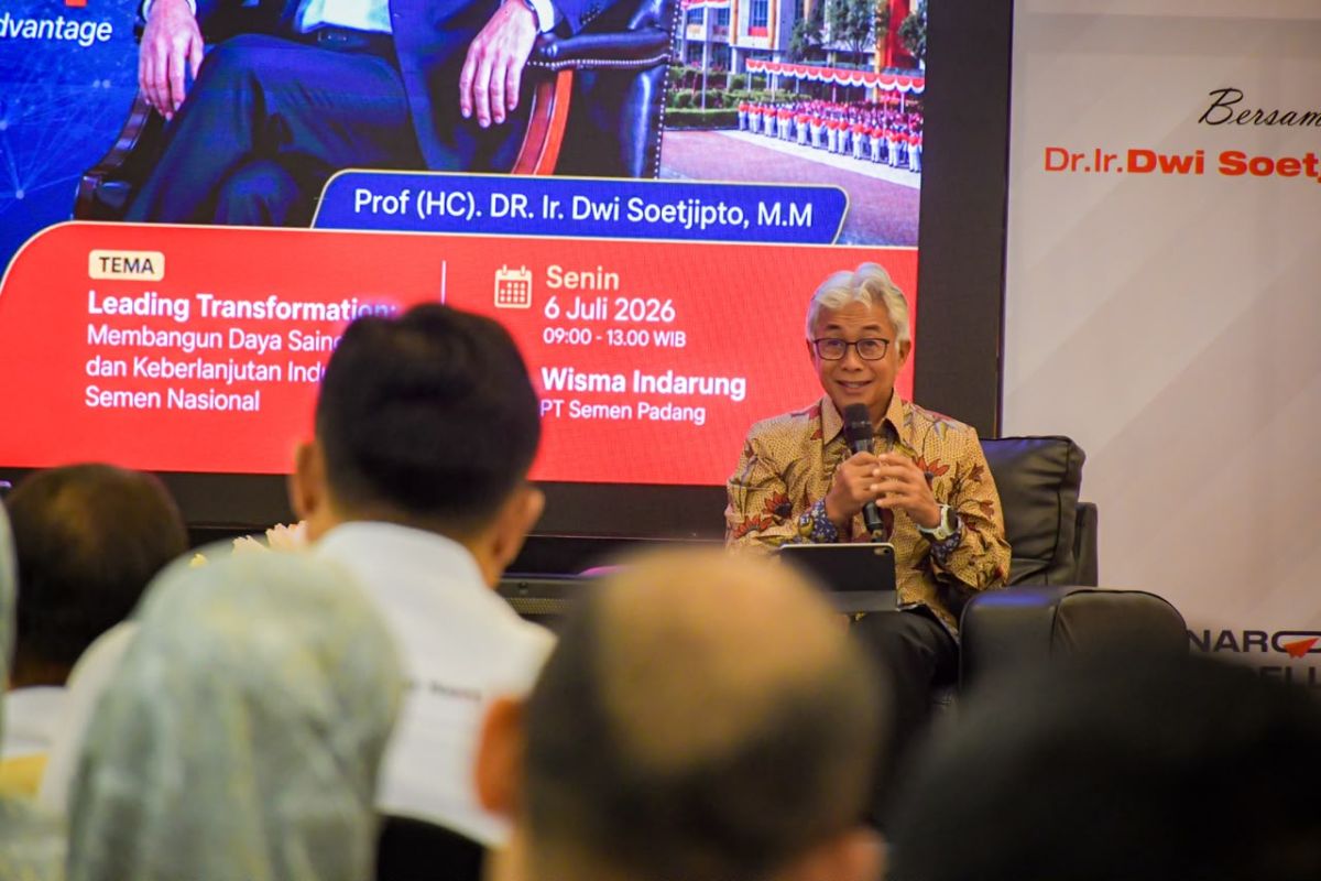 Mantan Dirut Pertamina Dwi Soetjipto Paparkan Strategi Kepemimpinan Transformasi di PT Semen Padang