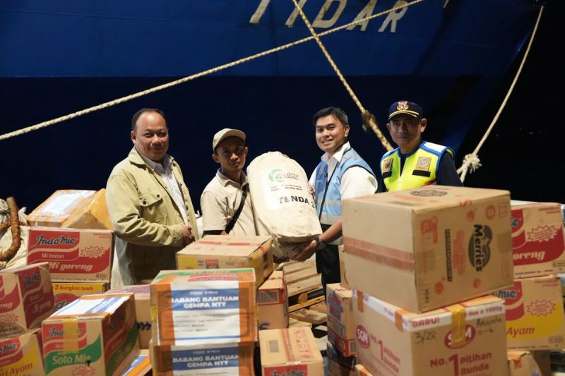 KM Tidar Angkut 481 Koli Bantuan Gempa ke Maumere, Pelni Gratiskan Ongkos Kirim Logistik