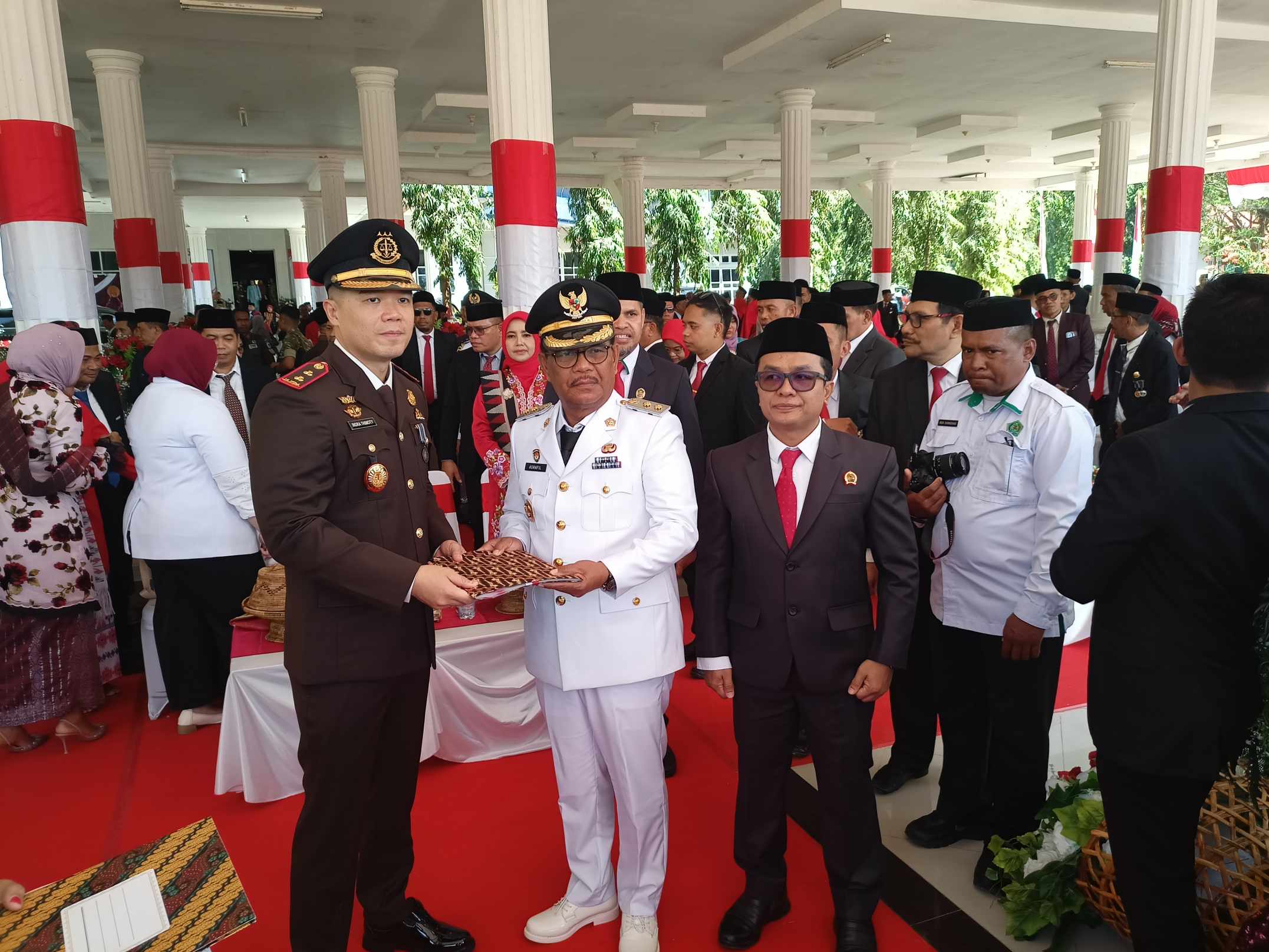 HUT RI ke-81, BPN Muna Serahkan 45 Sertipikat Jalan Kabupaten ke Pemda Muna untuk Amankan Aset