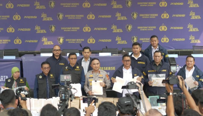 DJP dan Polda Metro Jaya Bongkar Jaringan Meterai Ilegal di 5 Wilayah, Sita Mesin Produksi 33 Juta Keping Palsu