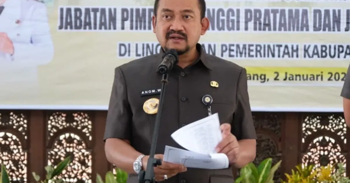 KPK OTT Bupati Pemalang Anom Widiyantoro di Jakarta, Istri Turut Diamankan Usai Penjemputan Paksa