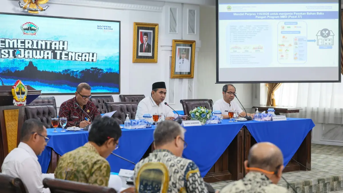 Wagub Jateng Taj Yasin Minta SPPG Belanja Telur dari Peternak Lokal untuk Program Makan Bergizi Gratis