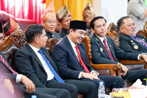 Bupati Bengkulu Utara Hadiri Paripurna HUT ke-18 Bengkulu Tengah, Tawarkan Sinergi Lintas Wilayah untuk Pembangunan