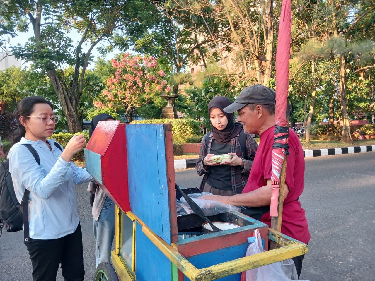 Biaya Produksi Naik hingga Rp 11.000 per Kemasan, Pedagang Buah Potong di Semarang Rasakan Tekanan Ekonomi
