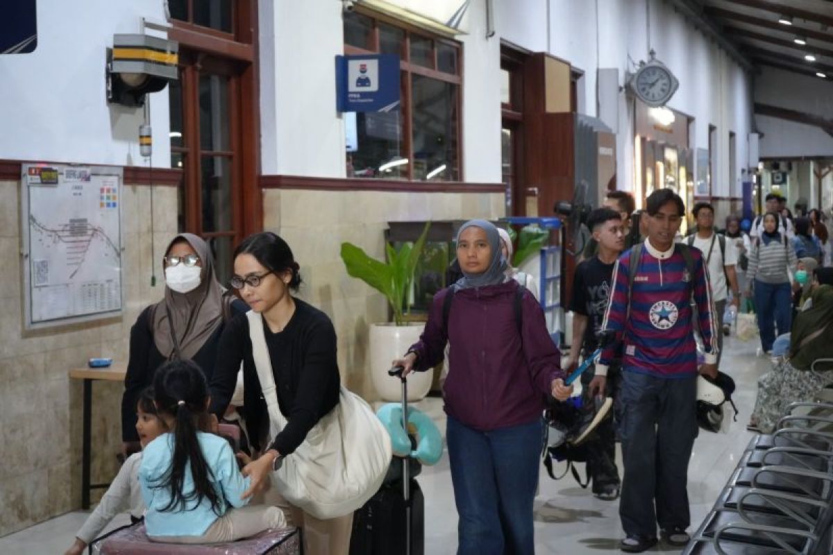KA Logawa Relasi Purwokerto-Ketapang Terlambat 26 Menit di Jember, Imbas Truk Tertemper KA Malabar di Klaten