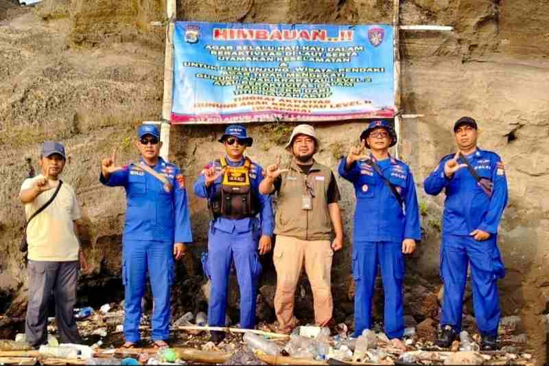 Polda Lampung Pasang Papan Imbauan di Tiga Titik Sekitar Anak Krakatau, Nelayan Dilarang Melaut dalam Radius Bahaya