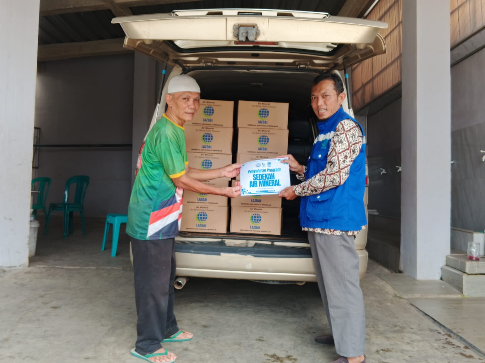 LAZDAI Peduli Salurkan 469 Dus Air Minum ke 8 Titik Pemotongan Hewan Kurban di Lampung