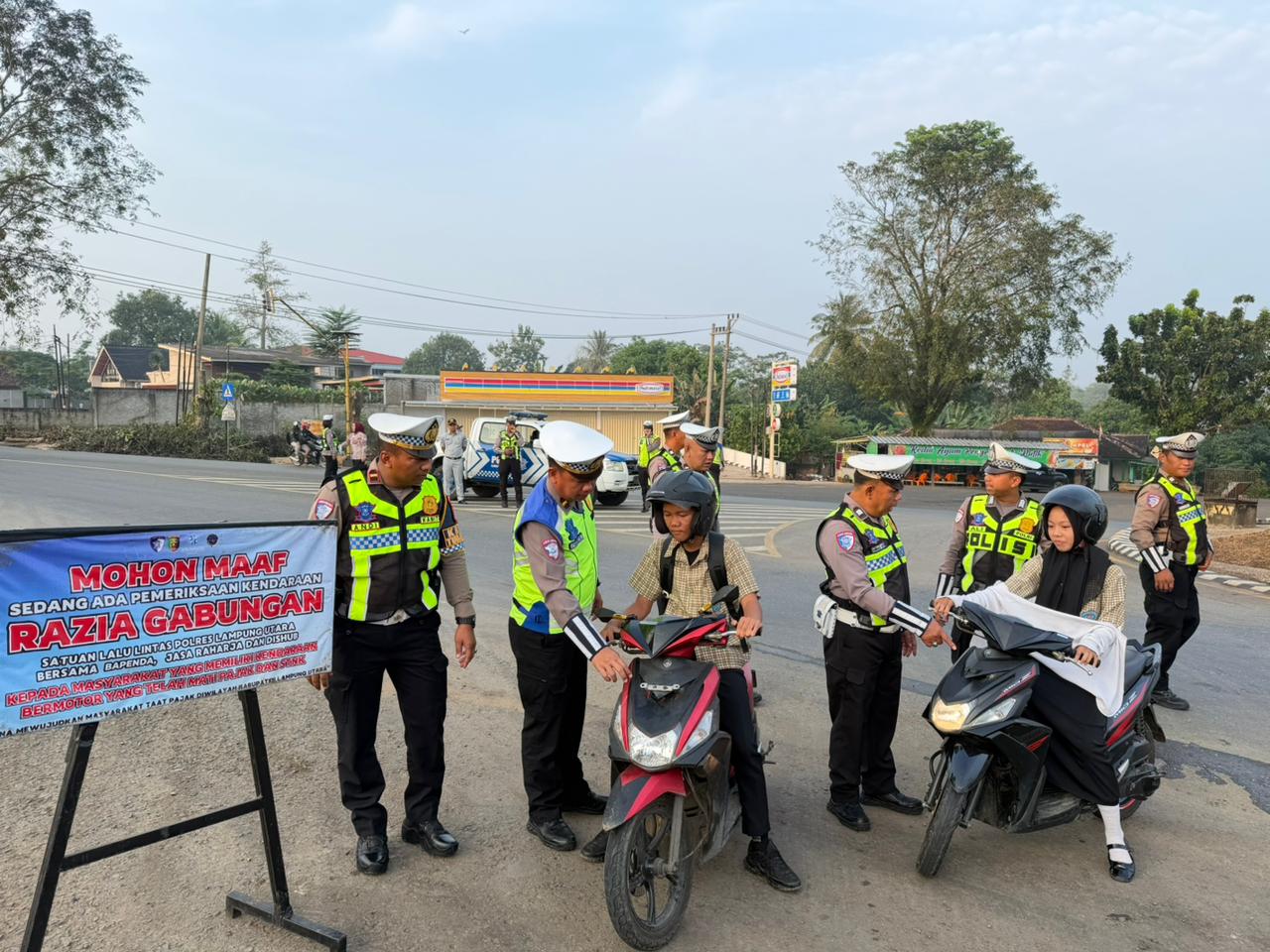 Satlantas Polres Lampung Utara dan Tim Samsat Gabungan Gelar Penertiban Pajak Kendaraan, 5 Motor Kena Tilang Manual