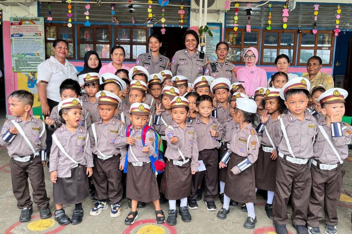 Polresta Jayapura Kenalkan Rambu Lalu Lintas ke Murid TK Kemala Bhayangkari Hamadi Lewat 