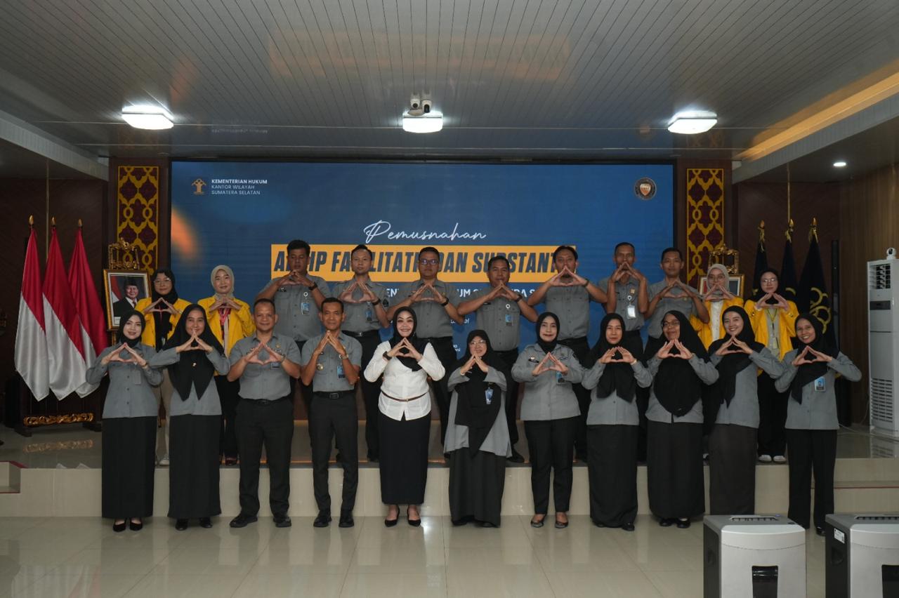 Kanwil Kemenkum Sumsel Musnahkan Arsip Fasilitatif dan Substantif, Wujudkan Tata Kelola Pemerintahan yang Efisien