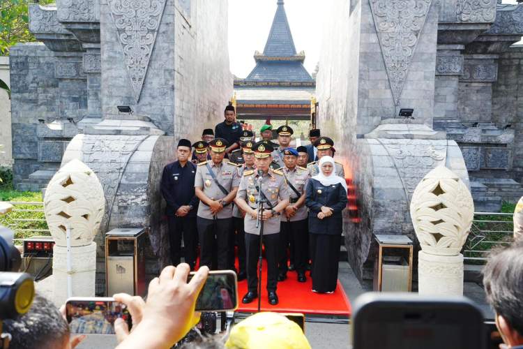 Kapolri Jenderal Listyo Sigit Prabowo Ziarah ke Makam Soekarno di Blitar Jelang Hari Bhayangkara ke-80