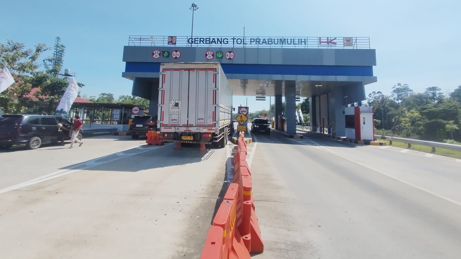 Lonjakan 27% Kendaraan di Tol Trans Sumatera Saat Libur Panjang, Hutama Karya Kerahkan Petugas Ekstra di 7 Ruas