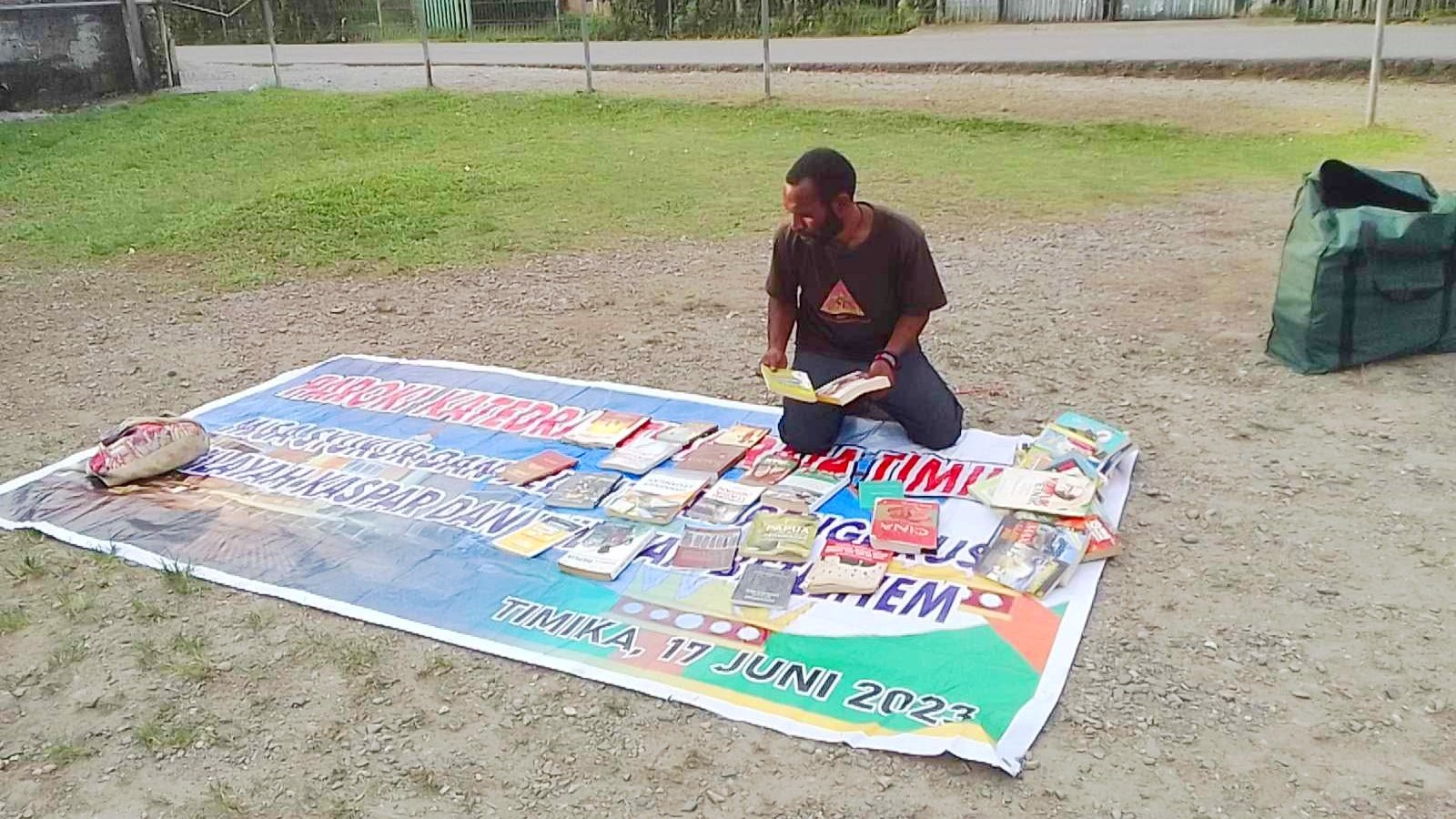 Lapak Baca Buku Gratis di Papua Jadi Gerakan Literasi Akar Rumput, Isi Ruang Pendidikan yang Tak Tersentuh Pemerintah