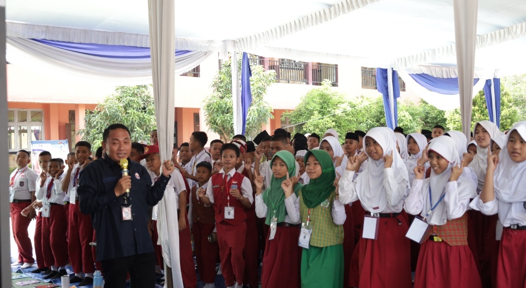 Wakil Ketua KPID Sumsel Hasandri Agustiawan Bekali 264 Siswa Baru SMPN 35 Palembang Literasi Digital di MPLS