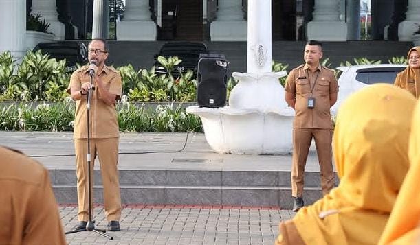 Sekretariat DPRD Sumbar Gelar Apel Pagi Rutin, Sekretaris Maifrizon Tekankan Penguatan Disiplin dan Pelayanan Publik