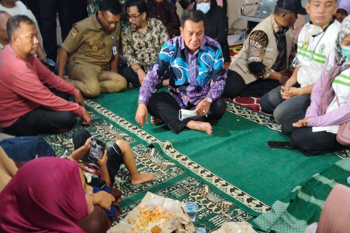 Asap Kebakaran TPA Jatiwaringin Meluas, Pemkab Tangerang Siagakan Tim Medis di Lokasi Pengungsian