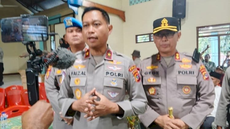 Ritual Adat Bau Lolon Rekatkan Kembali Dua Kampung di Flores Timur, Wakapolda NTT: Perdamaian Bukan Sekadar Seremonial