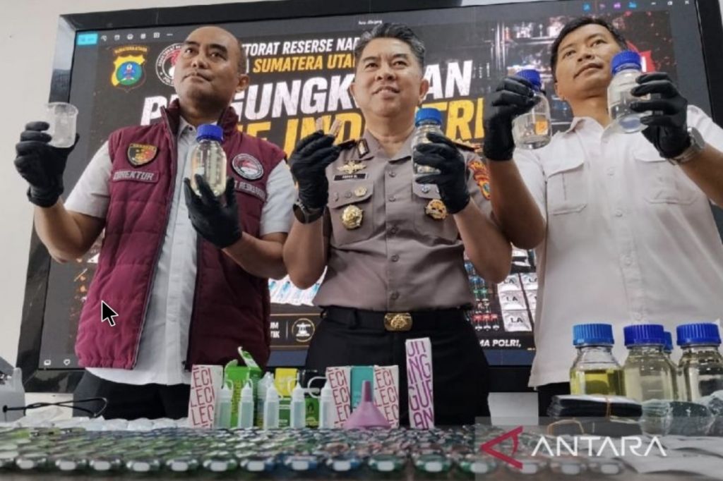 Polda Sumut Gerebek Rumah Produksi Liquid Vape Mengandung Etomidate di Deli Serdang, 2,5 Liter Cairan Disita