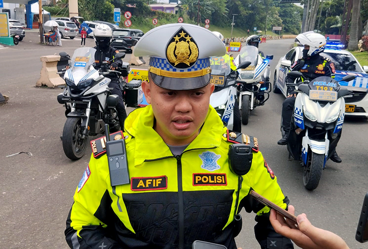 Supeltas Jadi Andalan Polres Bogor Urai Macet di Jalur Alternatif Puncak Saat Libur Kenaikan Isa Almasih