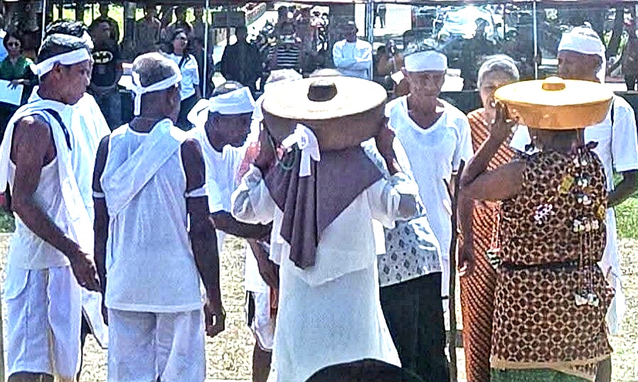 Ritual Adat Baku Bayar Gong Akhiri Konflik Tiga Bulan Warga Salarem dan Kalar Kalar di Kepulauan Aru