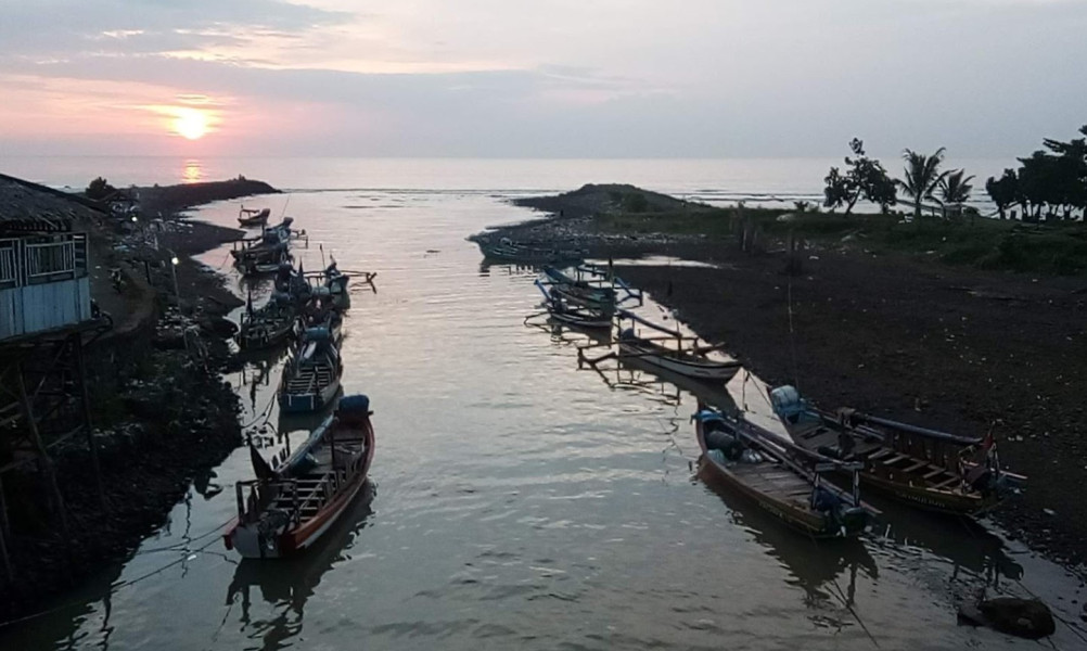 Pantai Carita Pandeglang, Pasir Putih dengan Wahana Banana Boat dan Speed Boat