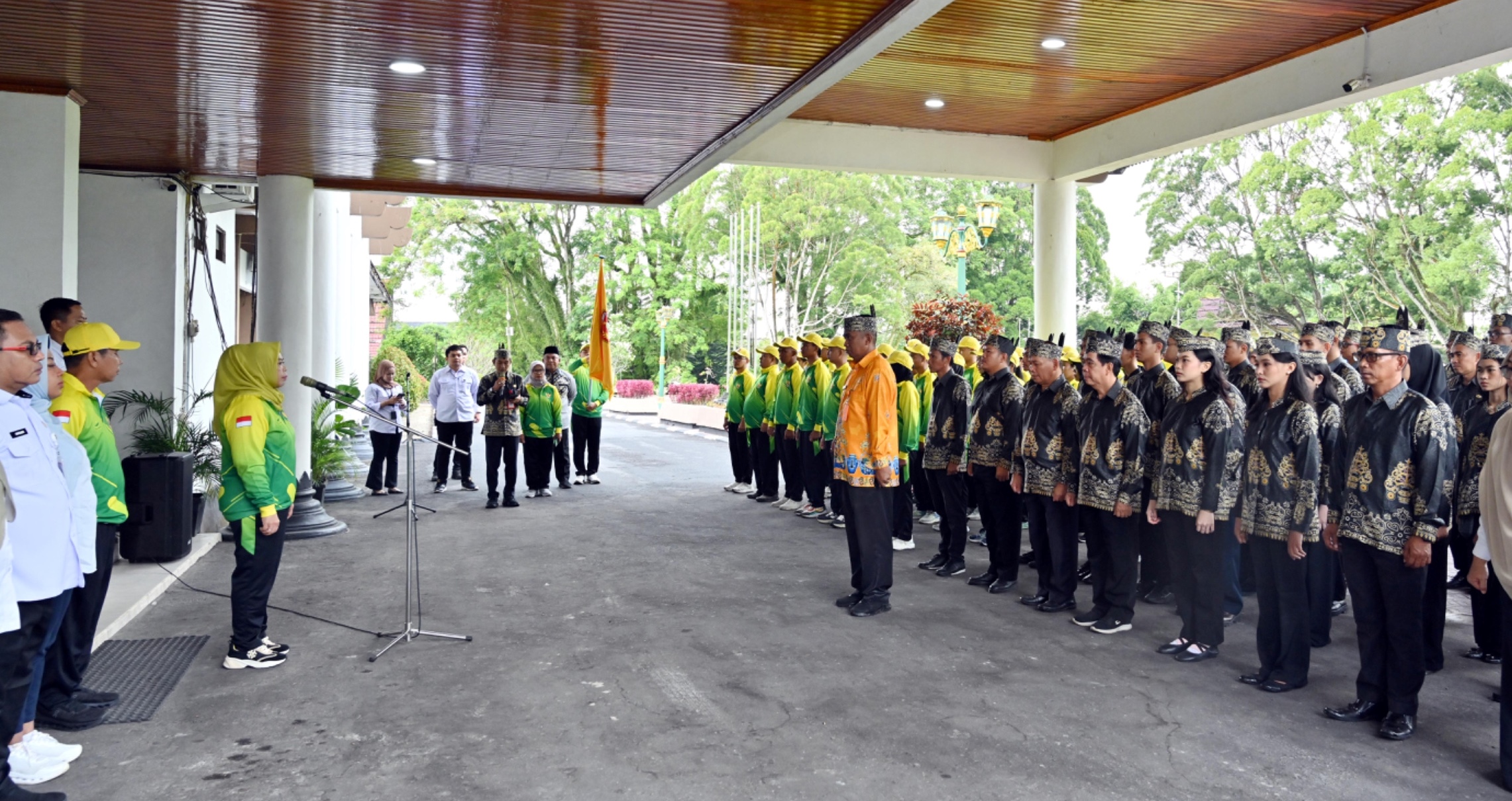 Bupati Kotawaringin Barat Lepas 100 Kontingen Festival Budaya Isen Mulang 2026, Targetkan Prestasi dan Pelestarian Budaya