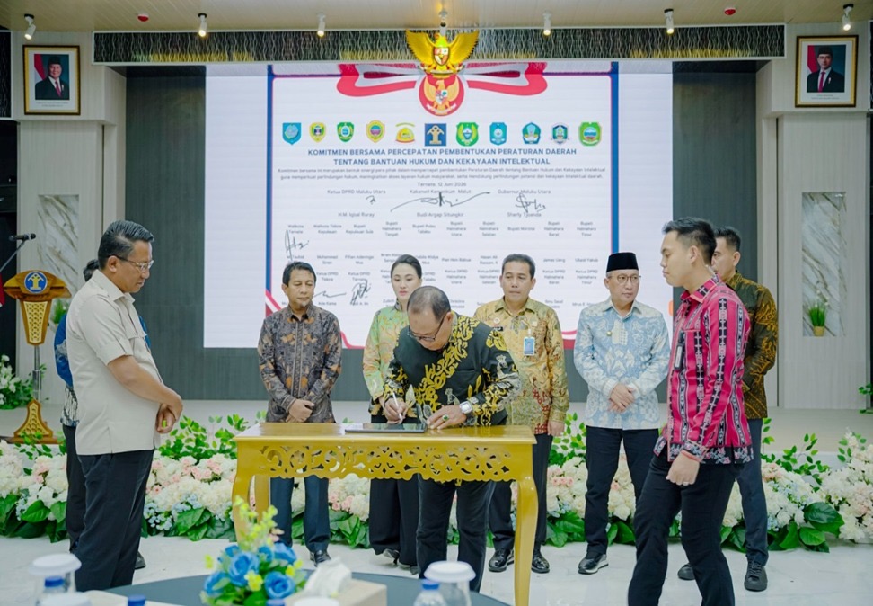 Gubernur Malut Sherly Tjoanda dan 10 Kepala Daerah Teken Komitmen Percepatan Perda Bantuan Hukum dan Kekayaan Intelektual