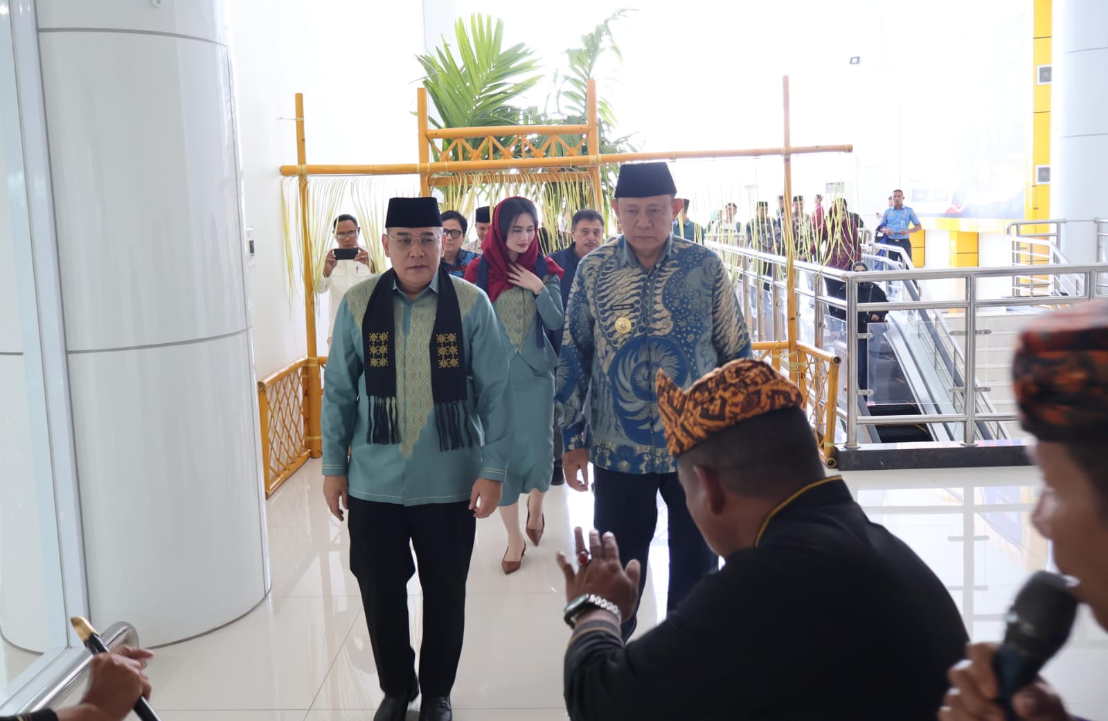 Wamen ATR/Waka BPN Ossy Dermawan Disambut Adat Mopotilolo di Bandara Gorontalo, Kunjungan Perdana ke Bumi Serambi Madinah