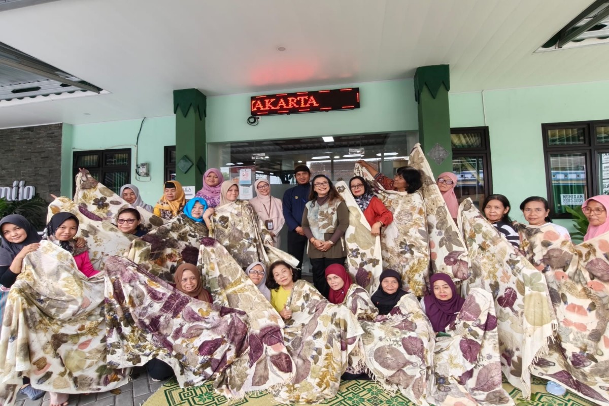 Warga Bumijo Jogja Dibekali Teknik Ecoprint, Kain Serat Alami Disulap Jadi Produk Bernilai Ekonomi Tinggi
