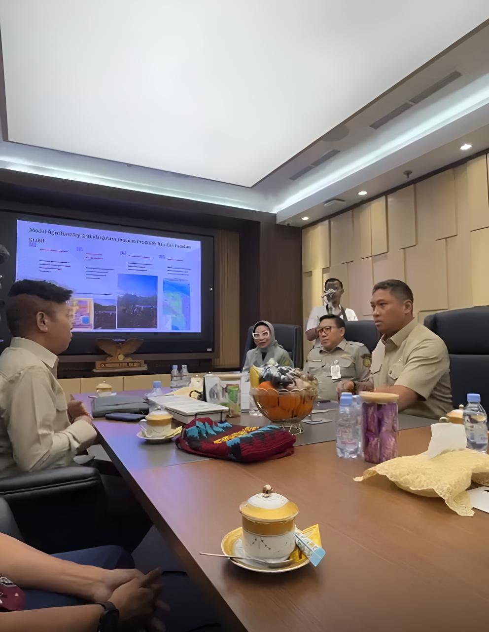 Billy Mambrasar Bawa Aspirasi Petani OAP ke Wamentan Sudaryono: Minta Bukan Sekadar Bantuan Sesaat, tapi Akses Pasar dan Teknologi