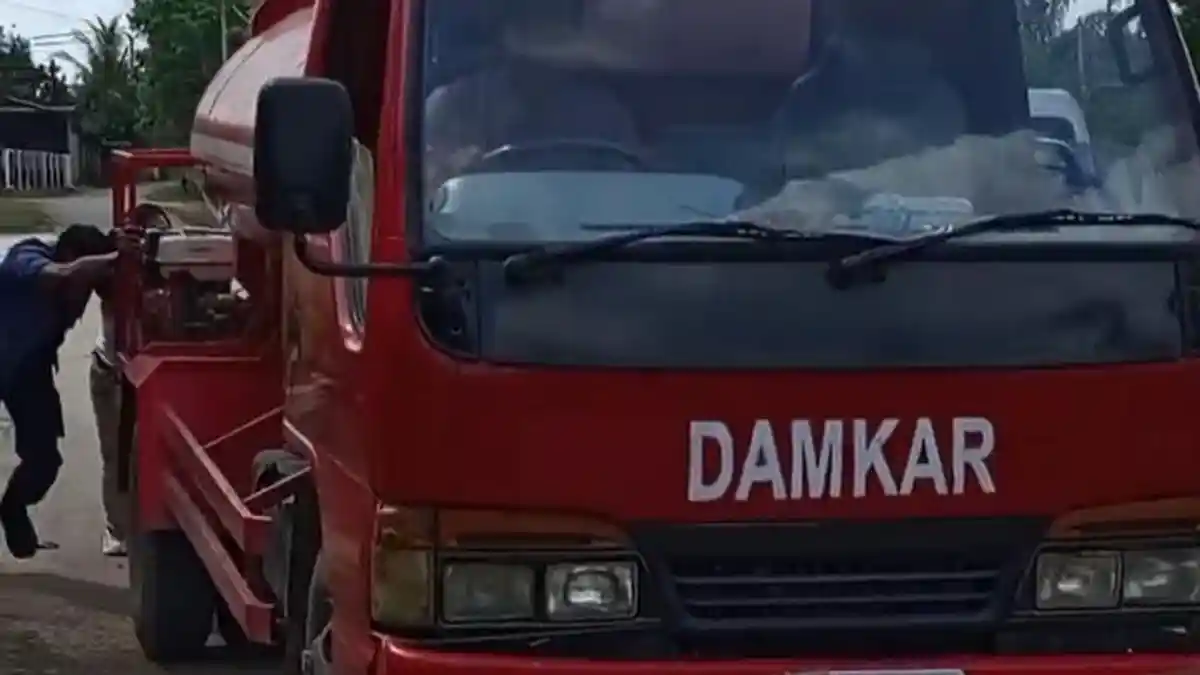 Mobil Damkar Mogok Saat Hendak Padu Padamkan Api di Kalirejo, Rumah dan Lahan Warga Hangus
