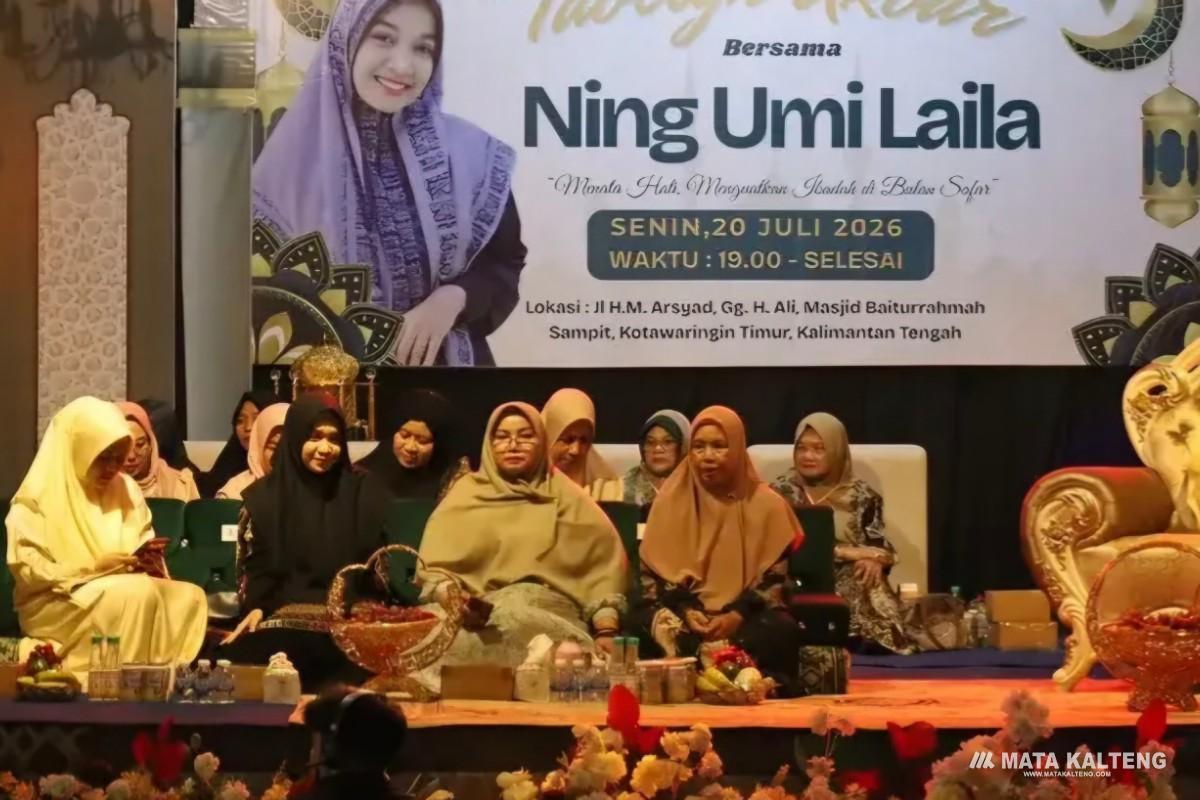 Wakil Bupati Kotim Irawati Hadiri Tabligh Akbar Ning Umi Laila di Sampit, Ajak Warga Perkuat Iman dan Ukhuwah