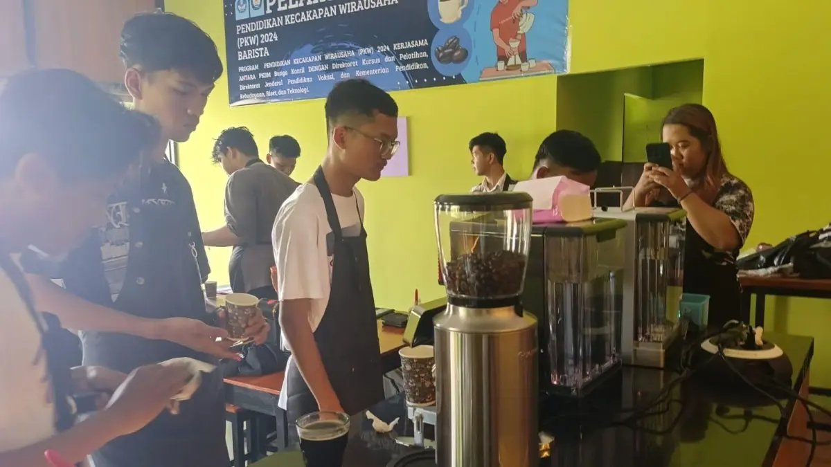 Rayu Anak Putus Sekolah Lewat Kelas Barista hingga Salurkan Kerja ke Pabrik Roti, Ini Strategi PKBM Bunga Kantil Solo