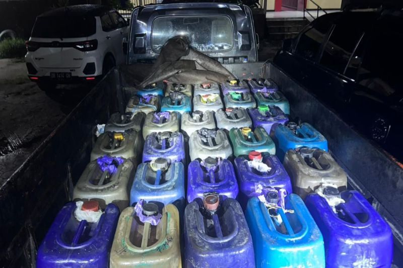 Polres Barito Utara Bongkar Penimbunan Pertalite dan Solar Subsidi di Jingah, Satu Tersangka Diamankan