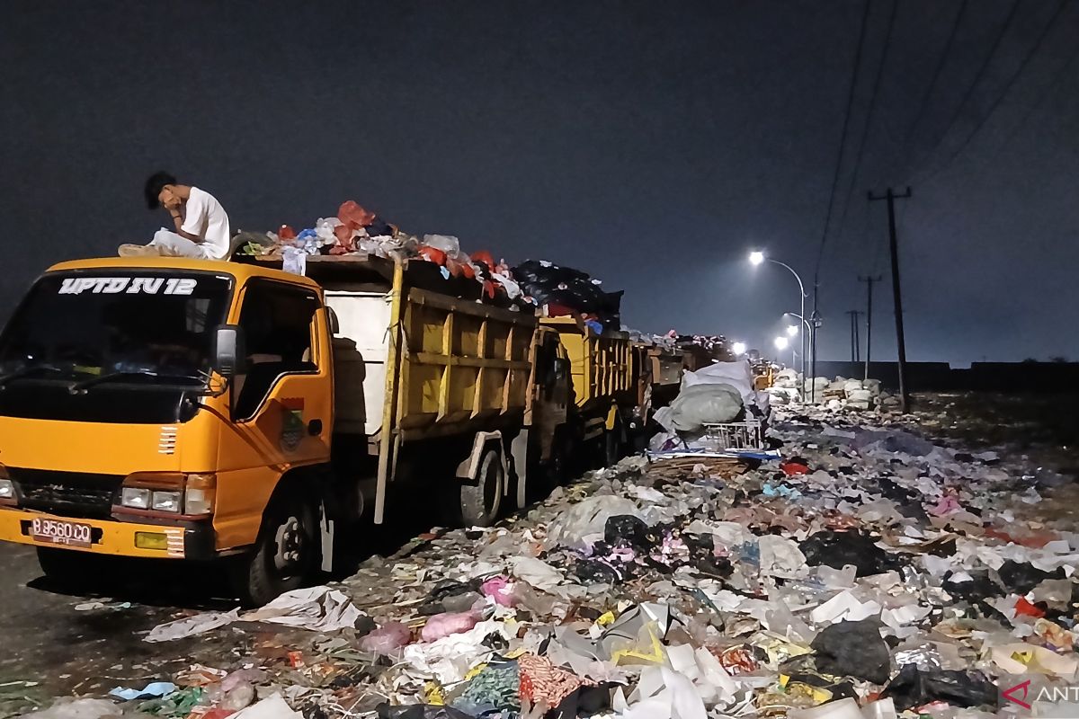Kebakaran TPA Jatiwaringin di Tangerang Tak Ganggu Layanan Angkut Sampah, 1.200 Ton Per Hari Masih Normal