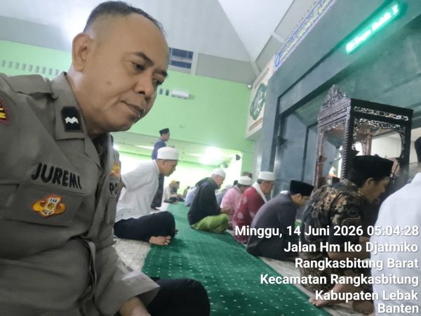 Anggota Polsek Rangkasbitung Polres Lebak Rutin Gelar Salat Subuh Keliling, Program Kapolda Banten Dekatkan Polisi dengan Tokoh Agama