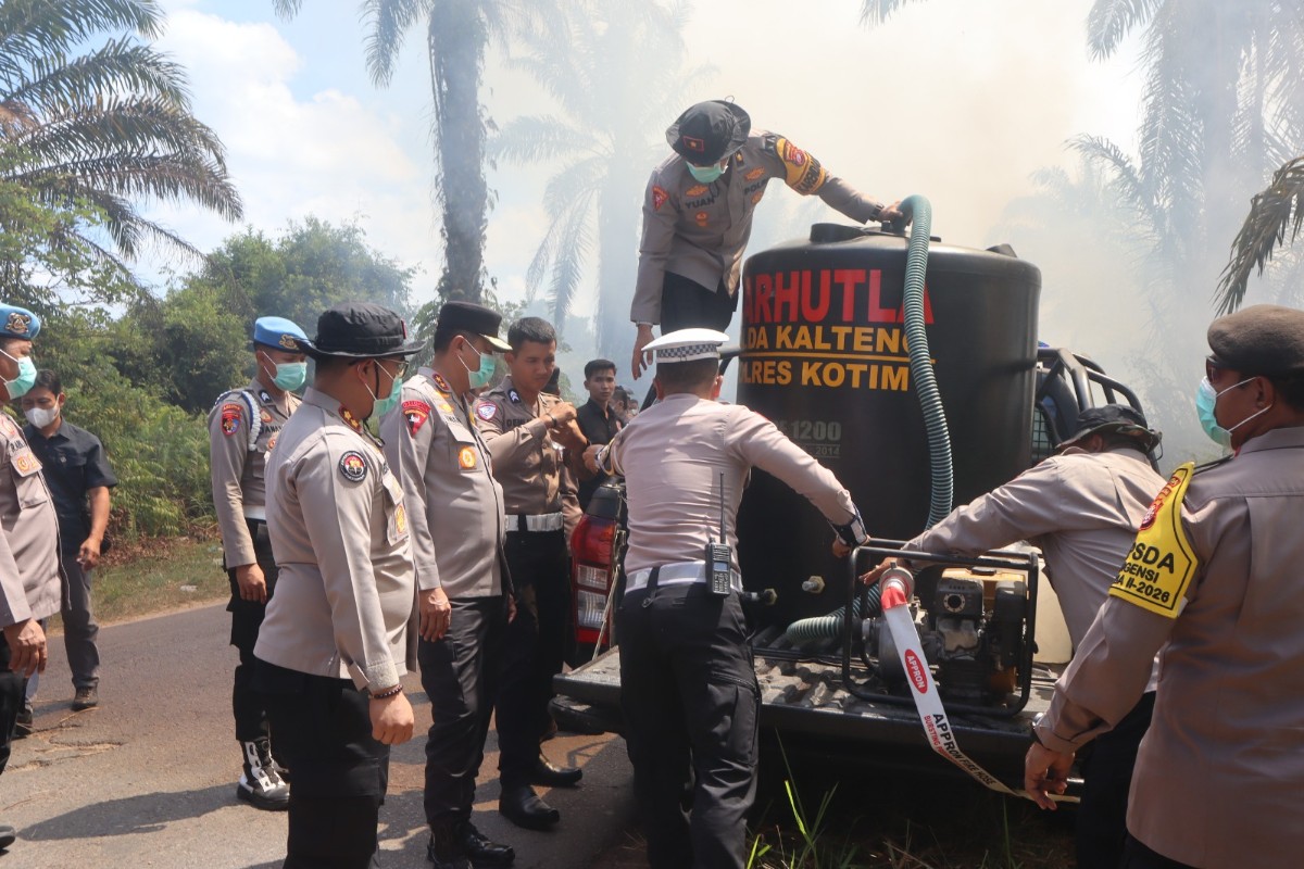 Kapolda Kalteng Tinjau Karhutla di Sampit, Verifikasi 61 Titik Panas Jadi 5 Lokasi Kebakaran