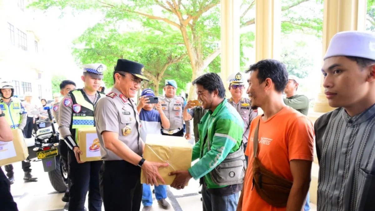 Sambut Hari Bhayangkara ke-80, Polda Jambi Salurkan 1.000 Paket Sembako ke Ojek Daring hingga Panti Asuhan